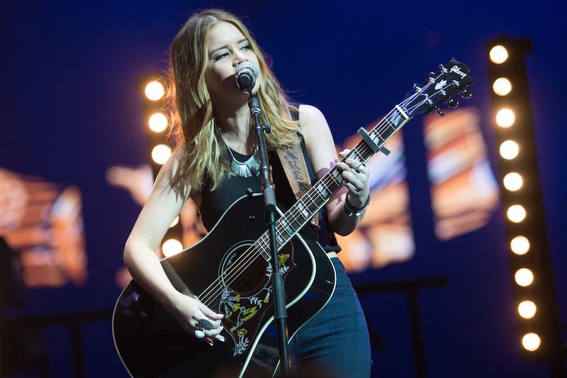 maren morris single divorce