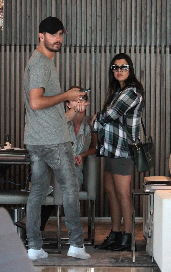 Kourtney kardashian scott disick 04