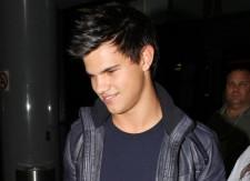 2009__09__taylorlautner927 225&#215;163.jpg