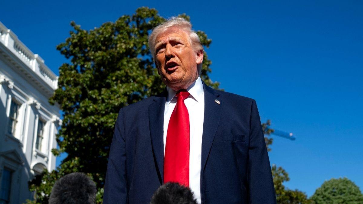 Image of Donald Trump called conservative critics 'NUT JOBS' in a rant.