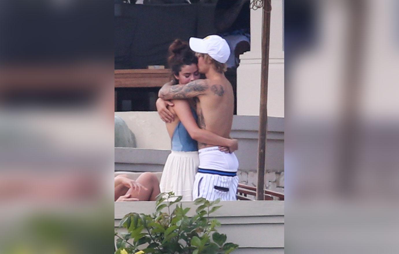 *PREMIUM EXCLUSIVE* Justin Bieber and Selena Gomez cozy up to each other while in Jamaica