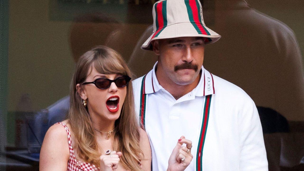 Image of fans reacted to Taylor Swift’s candid response to the controversial call.