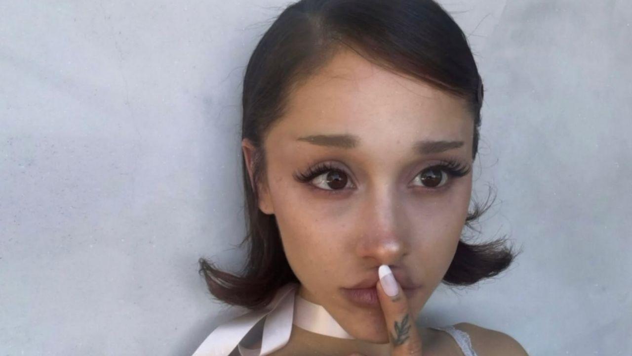 Image of Ariana Grande debuted her brand-new hairstyle: A super short, chin-skimming flipped bob.