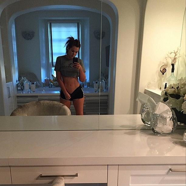 Khloe kardashian abs waist trainer corset 04