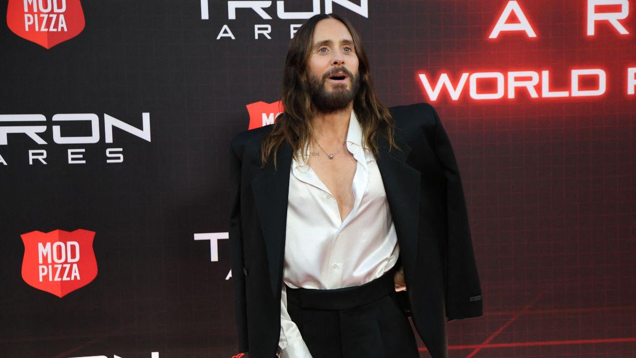 Image of Jared Leto was spotted with model Thet Thinn in his first public sighting since the sexual misconduct allegations against him came up.