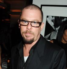 2010__02__alexander_mcqueen_Feb11_az 220×225.jpg