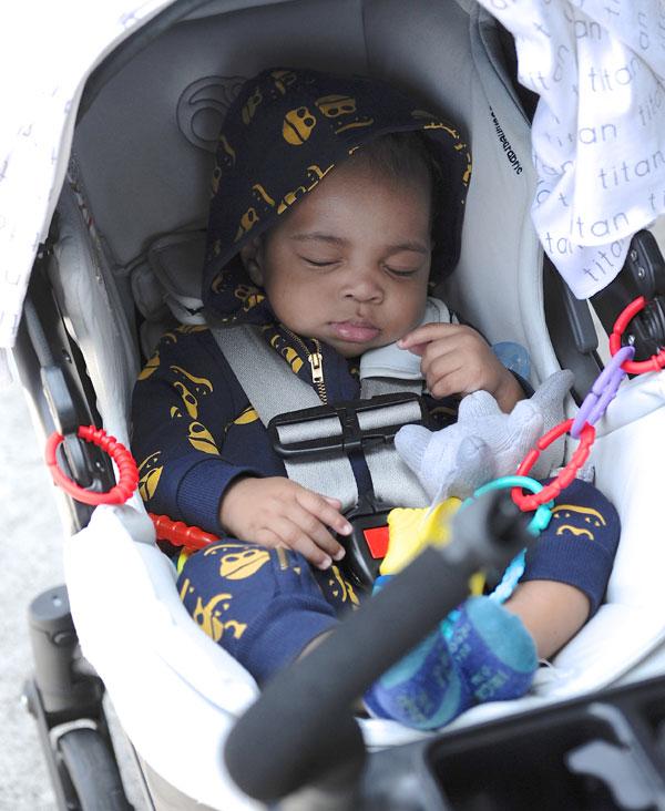 Kelly rowland pushes titan jewell stroller shopping date 05