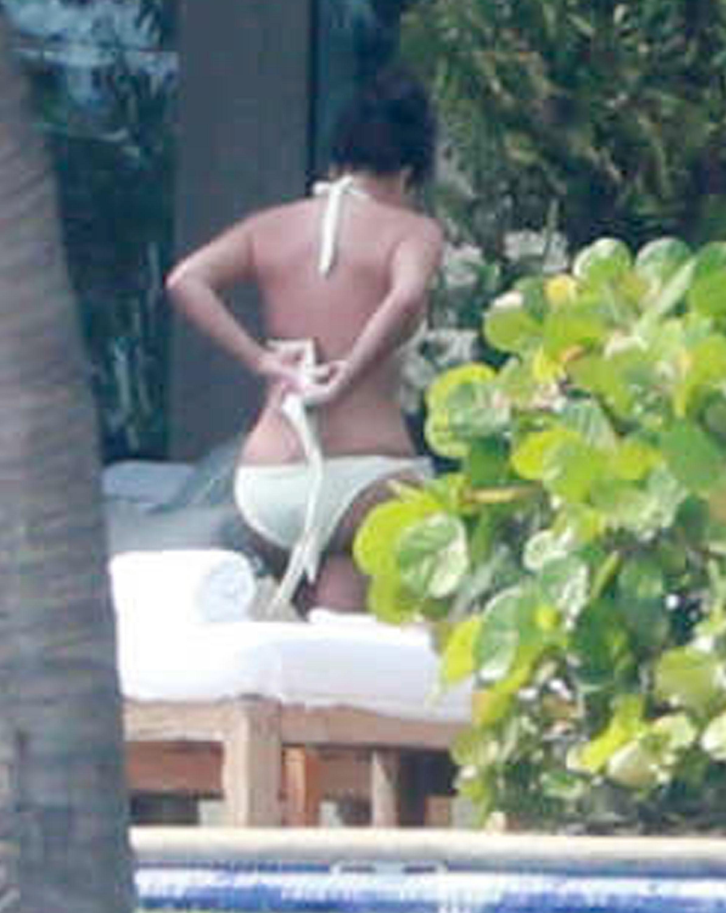 Exclusive&#8230; Kim &amp; Kanye Relaxing Poolside In Puerto Vallarta  NO INTERNET USE WITHOUT PRIOR AGREEMENT