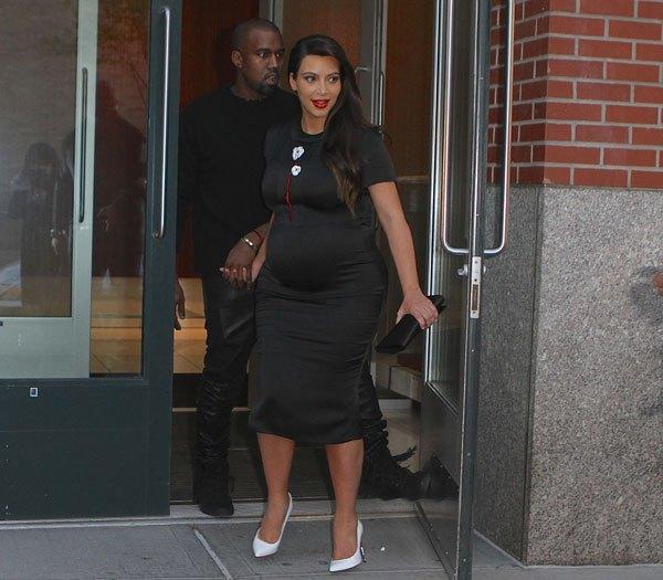 Kim kardashian pregnant 04