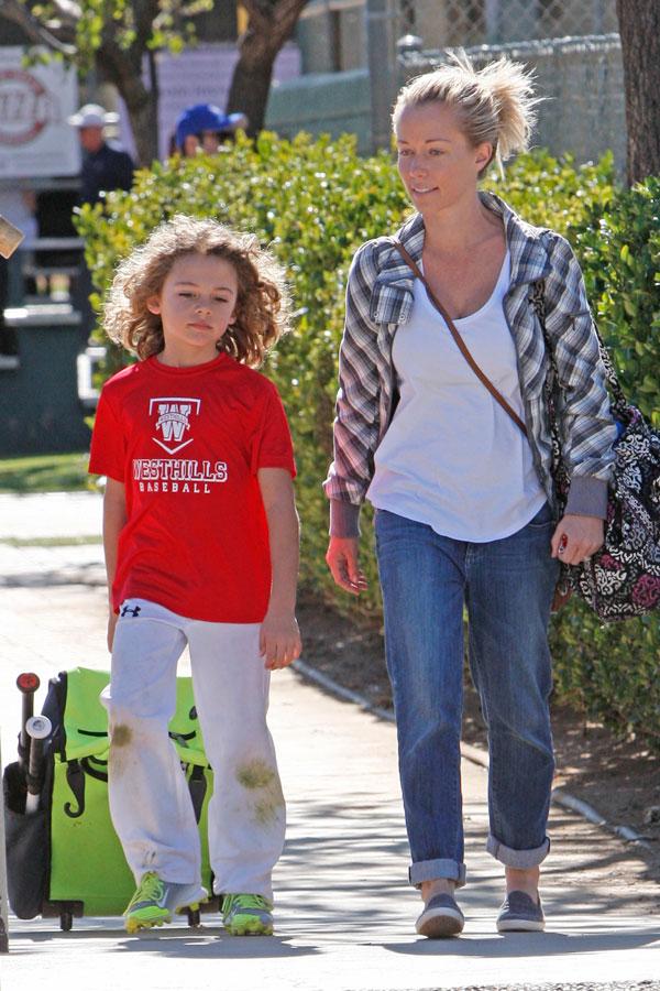 kendra wilkinson hank baskett family day