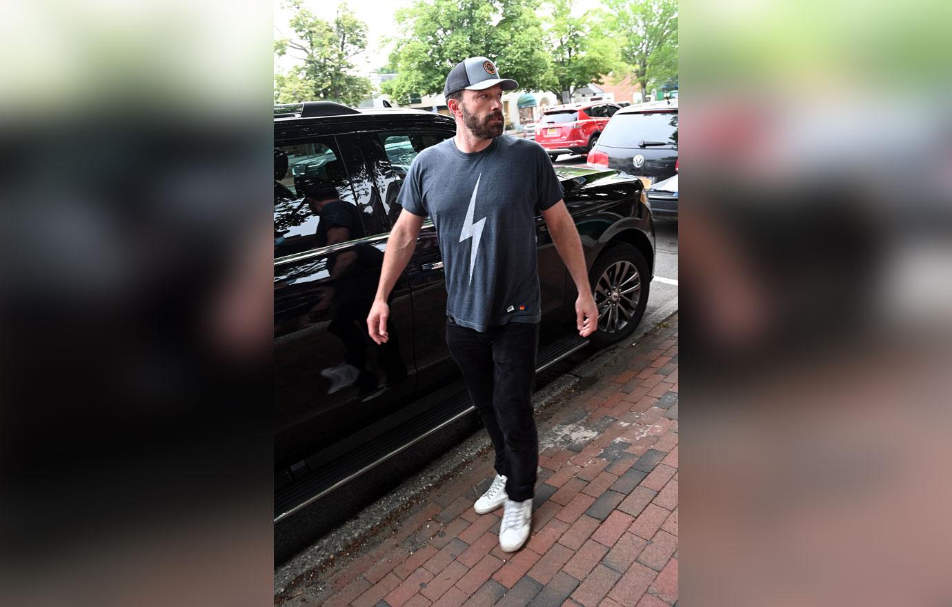 ben affleck seen in hamptons jlo waiting in car