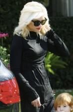 2010__01__gwen_stefani_4_jan23_80 147×225.jpg