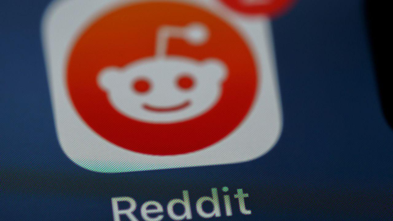 Image of Reddit users weighed in after a woman described setting boundaries with her sister over childcare.