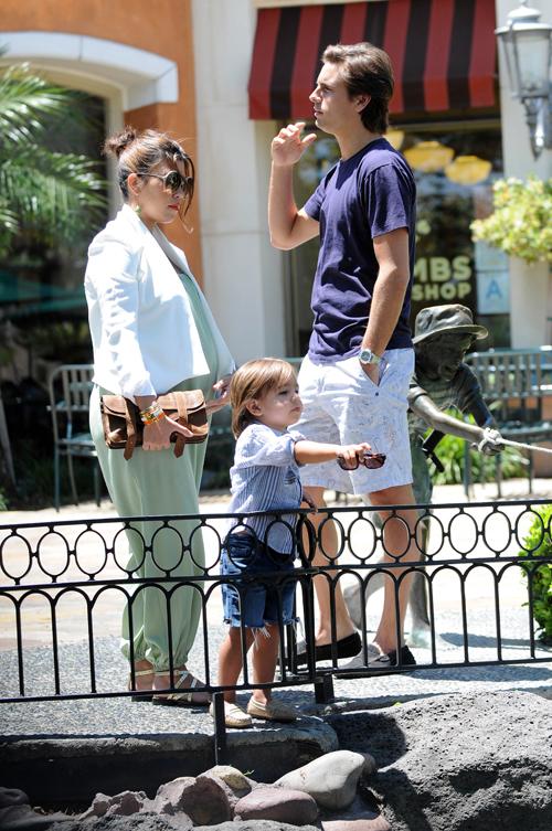 Kourtney kardashian scott disick may24 0006_ _1.jpg