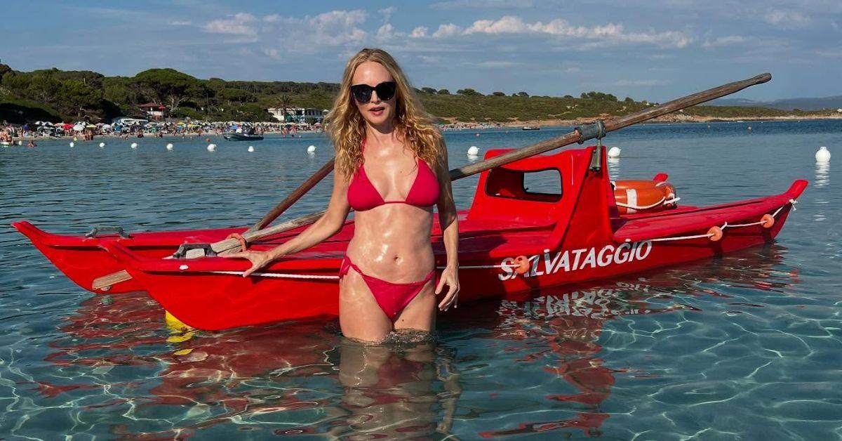 pp cheather graham flawless figure numerous bikinis vacationing italy photos