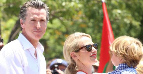 photo of gavin new some and wife jennifer