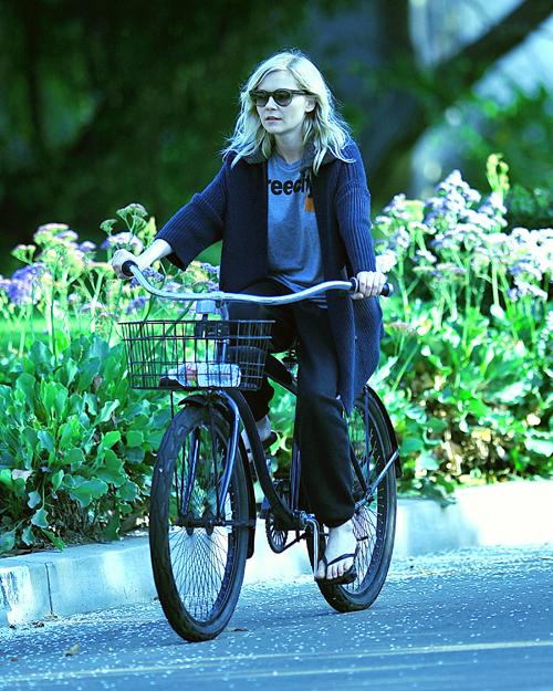 Kirsten dunst feb3 10_ _1.jpg