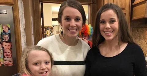 Jill Jessa Josie Duggar smiling kitchen