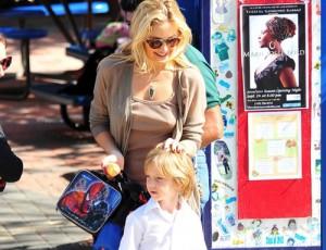 2010__09__Kate Hudson 300×230.jpg