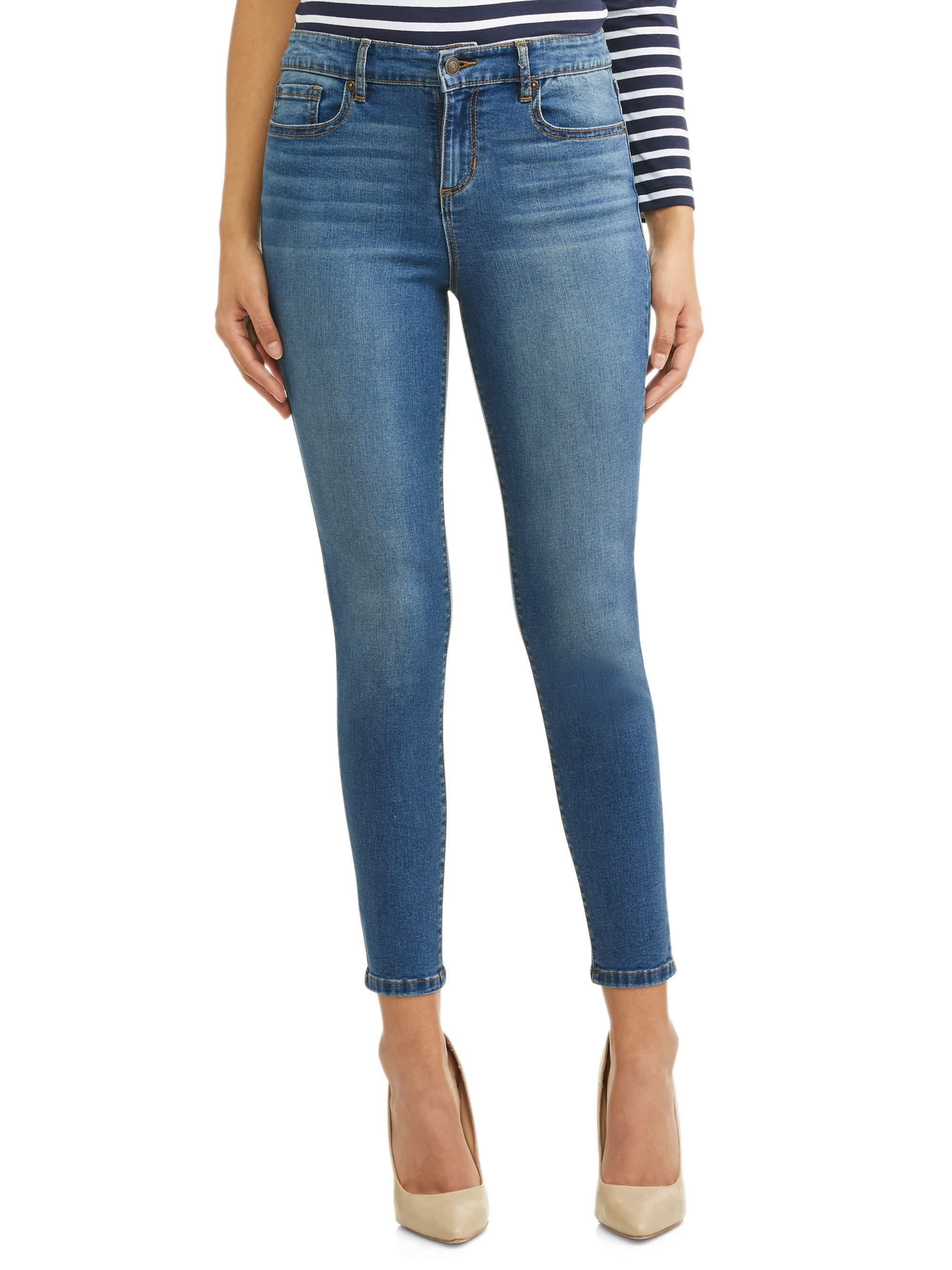 Sofia Vergara Jeans at Walmart Are So Affordable & Size Inclusive