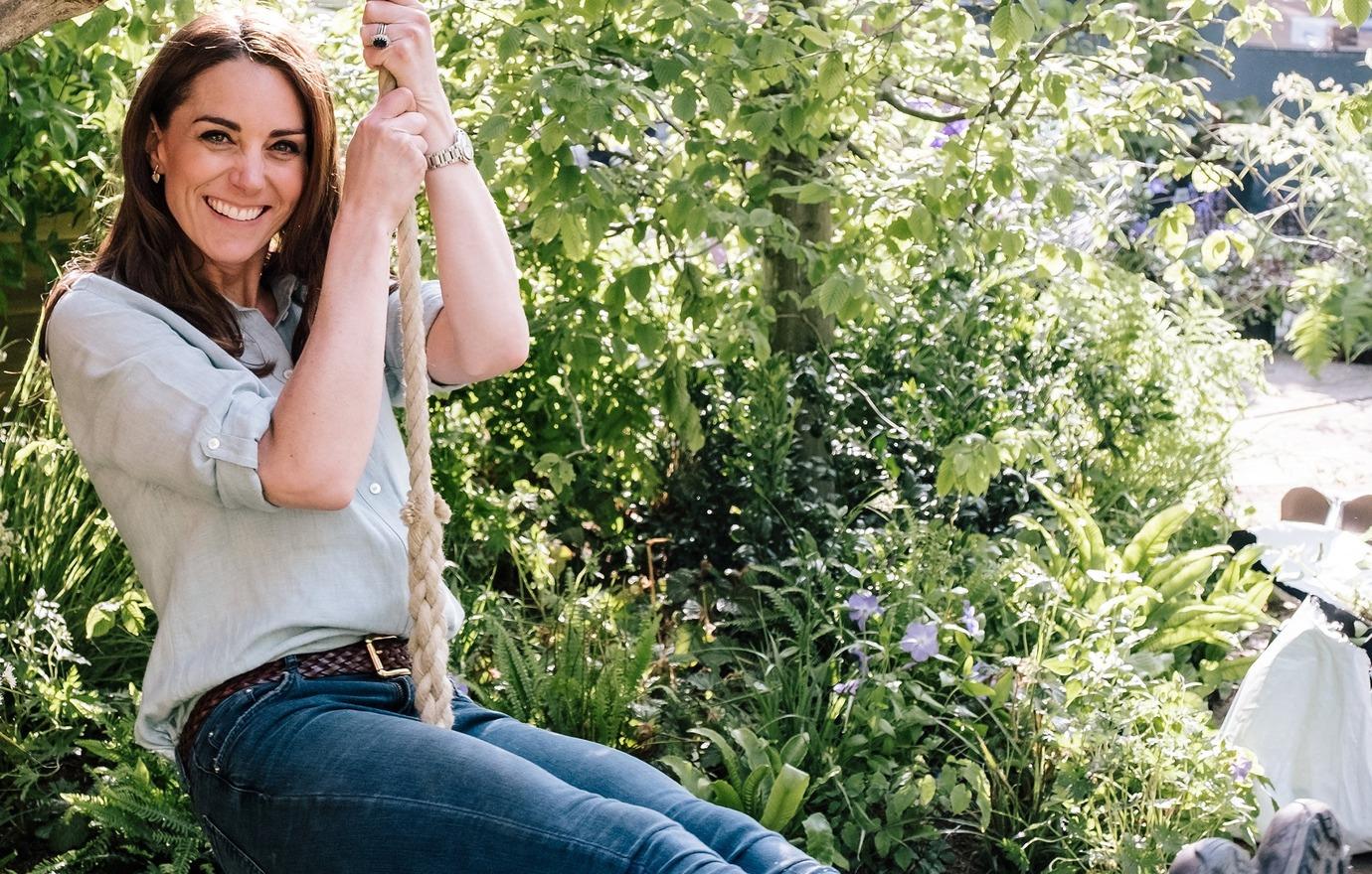 Kate Middleton Swings On A Rope Ahead Of The Chelsea Flower Show 0940