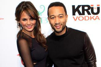 Chrissy teigen john legend feb20nea.jpg