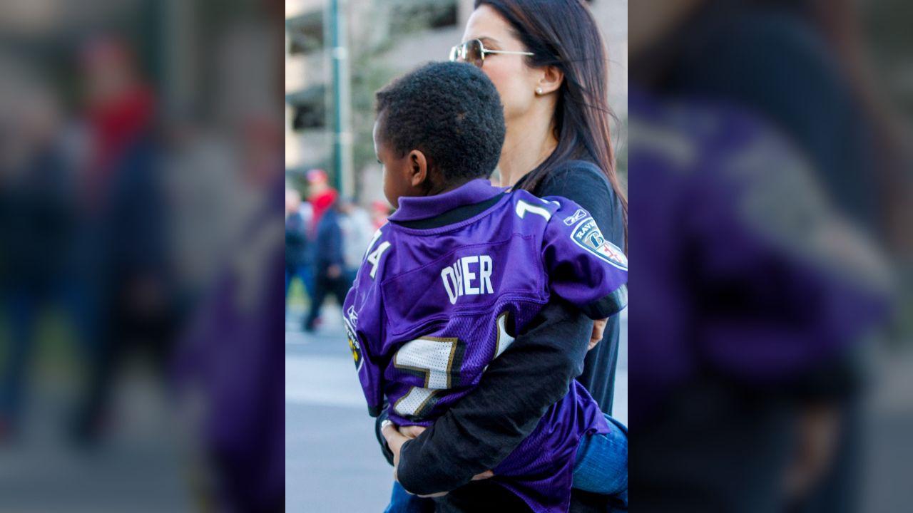 Photo of Sandra Bullock with her son Louis as a little boy.