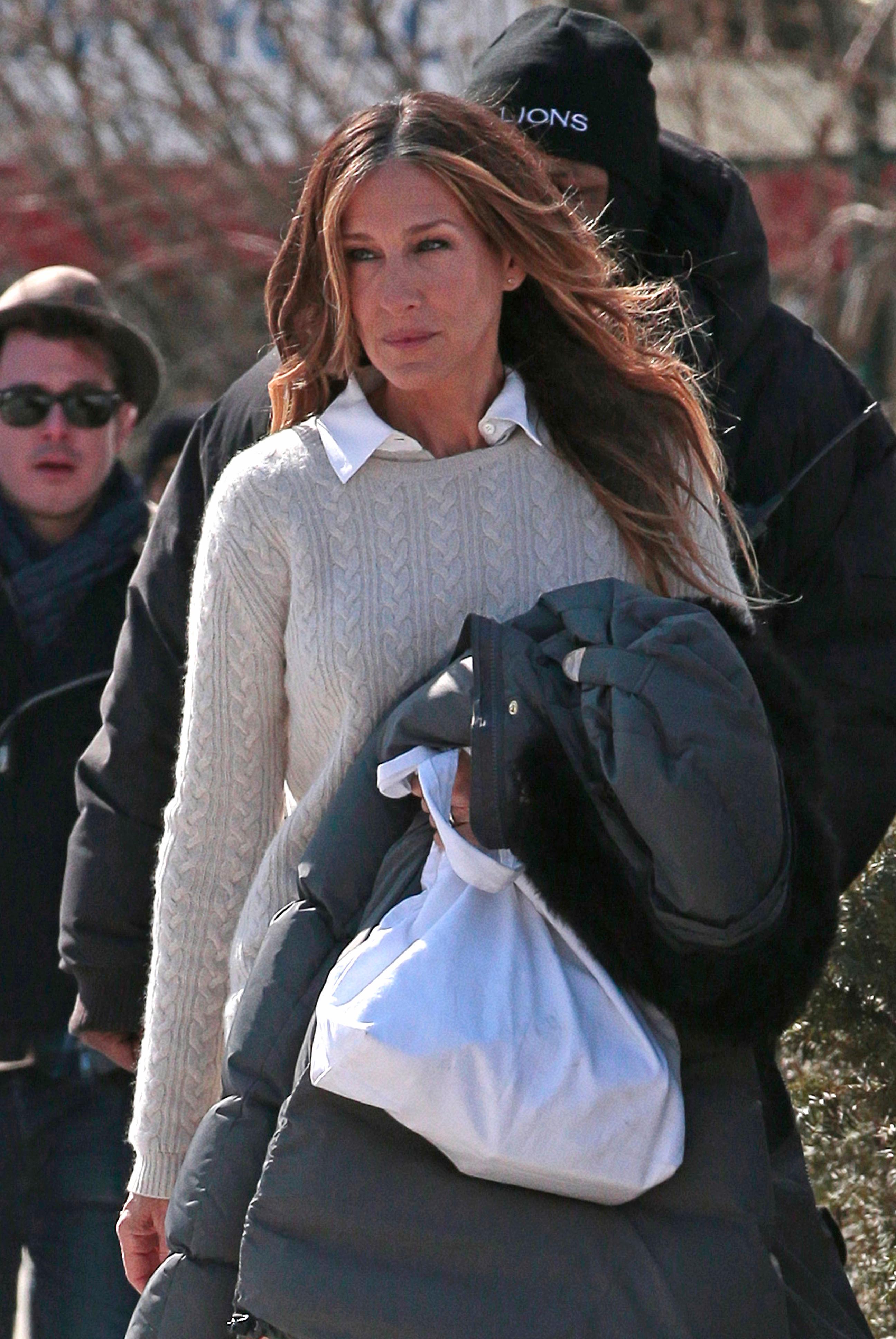 EXCLUSIVE: Sarah Jessica Parker walks to her trailer on the set of her new HBO pilot &#8216;Divorce&#8217; in Yonkers, New York