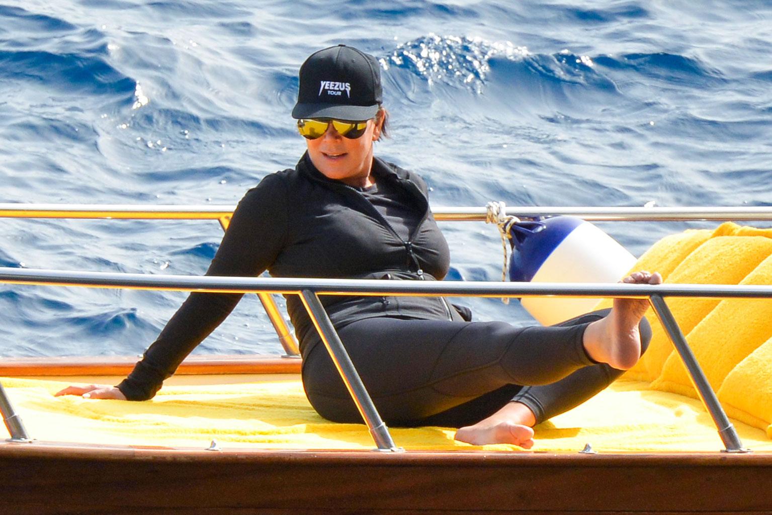 *PREMIUM EXCLUSIVE* Kris Jenner and Corey Gamble cozy up on a boat in Italy