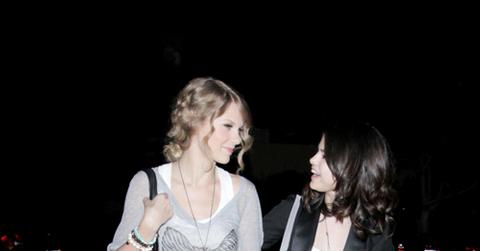 2010__03__Taylor_Swift_Selena_Gomez_March24_15_69_ _1.jpg