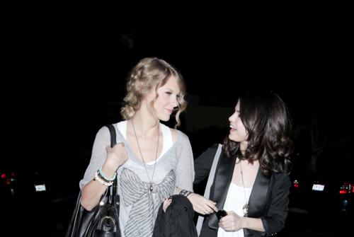 2010__03__Taylor_Swift_Selena_Gomez_March24_15_69_ _1.jpg