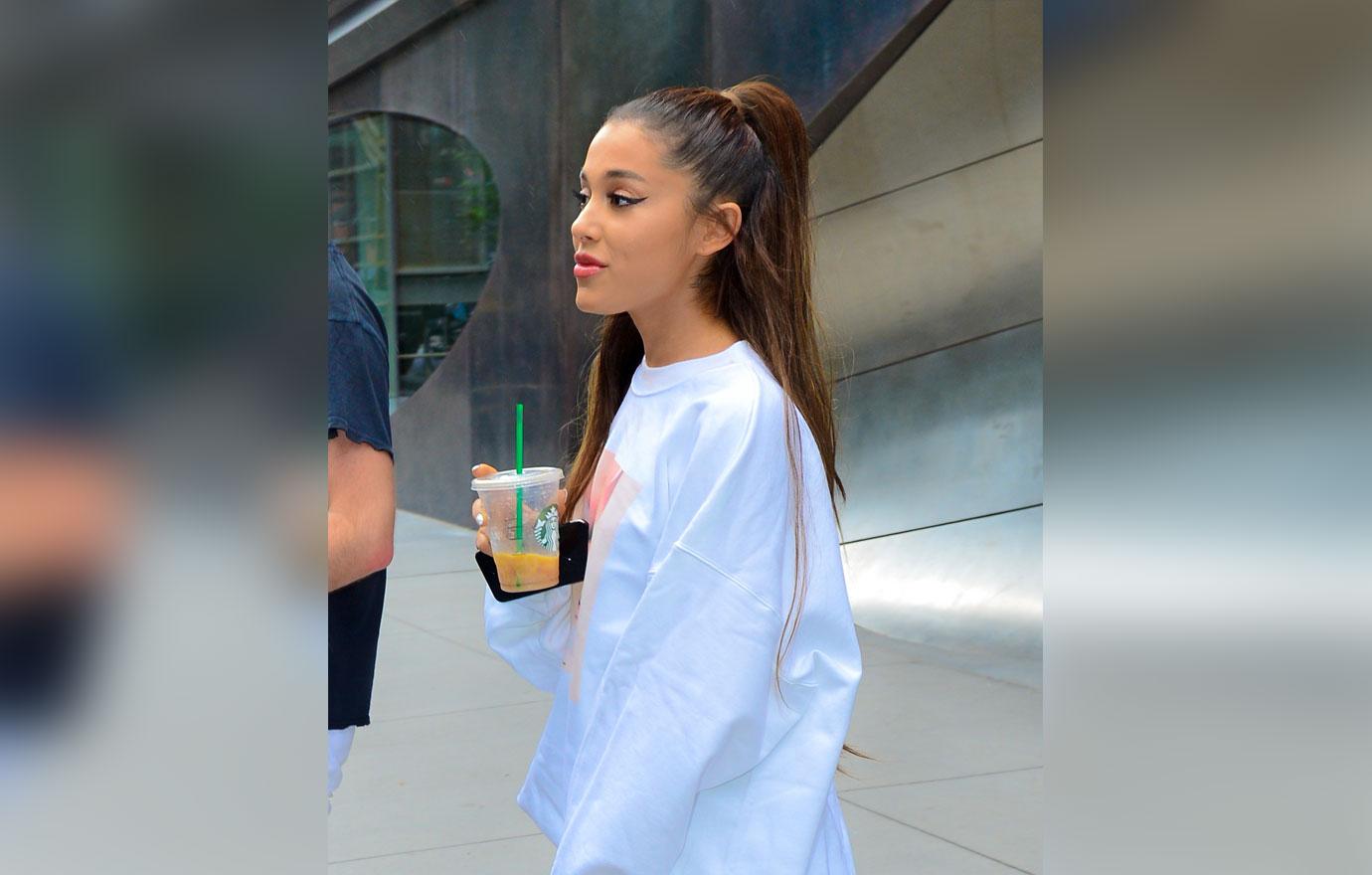 Ariana grande quits social media split pete davidson 6