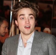 2010__03__Robert_Pattinson_March18newsne 225×221.jpg