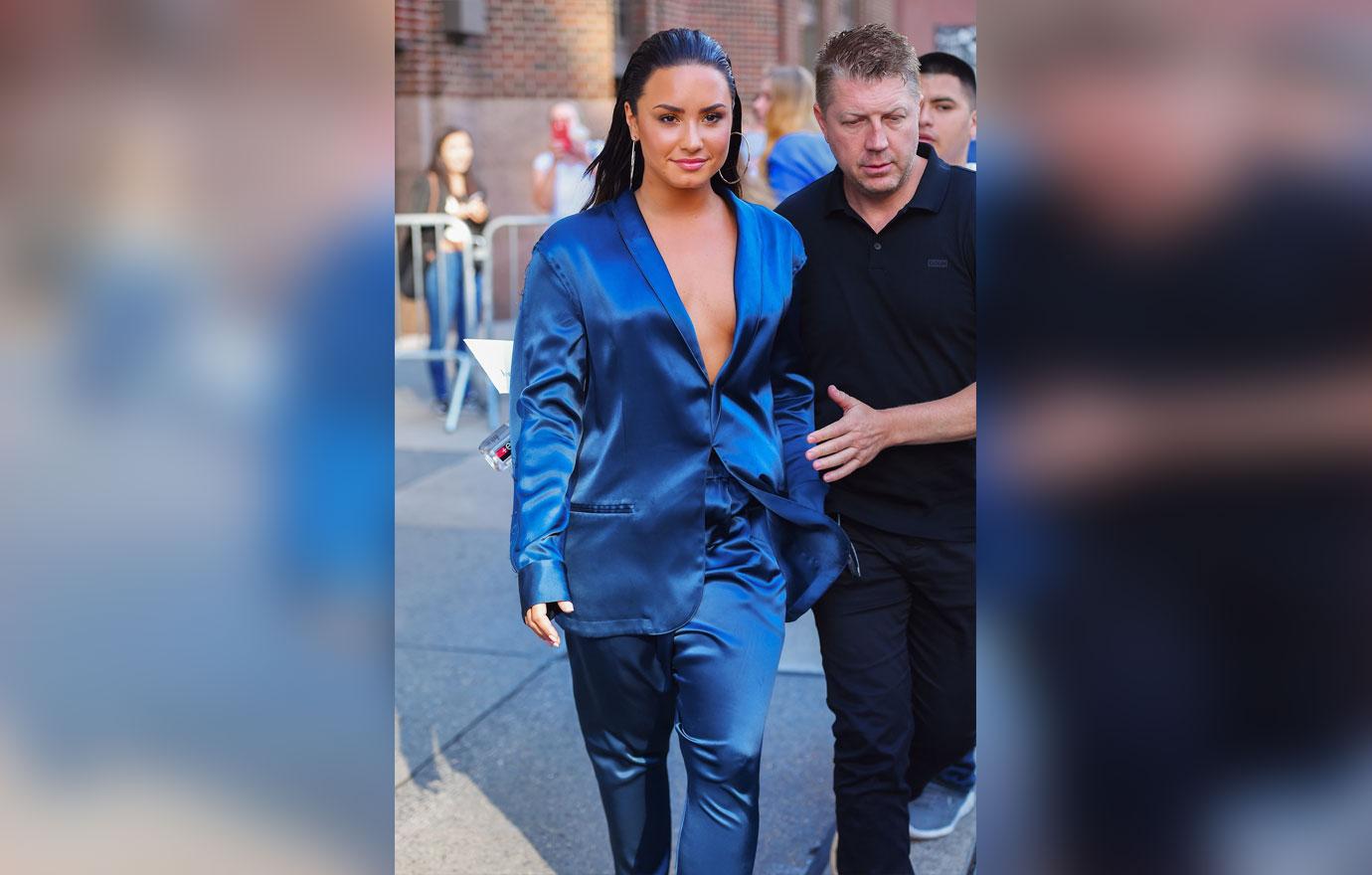 Demi lovato fashion blue