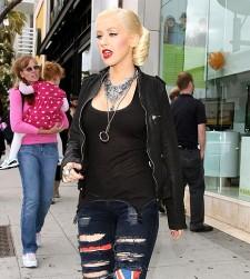 2010__05__christina aguilera 225×300.jpg