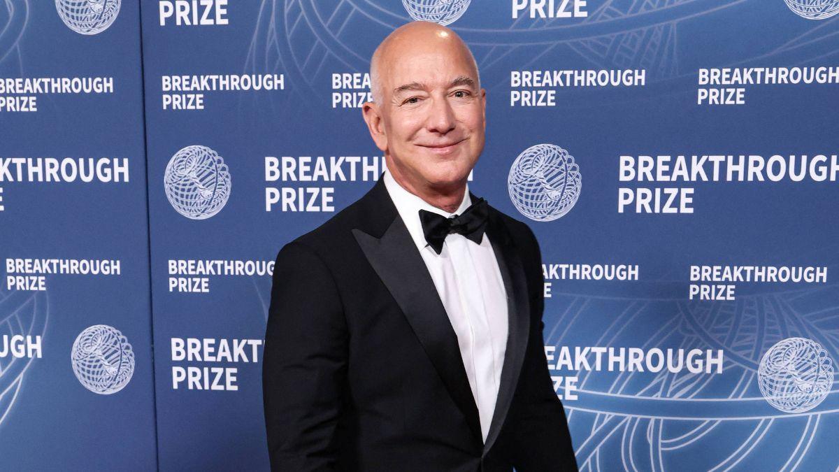Image of Protesters targeted Jeff Bezos during the event.