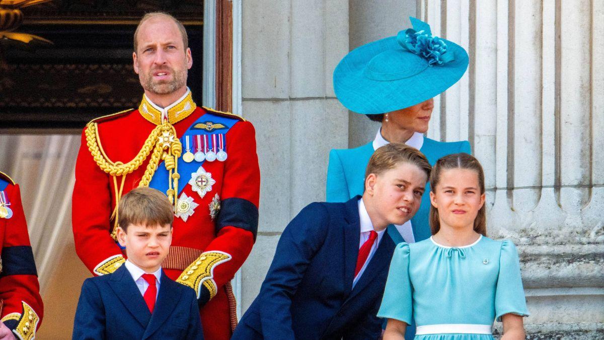 image of royal family