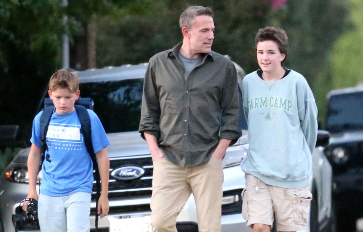 ben affleck takes kids samuel fin for ice cream  ok