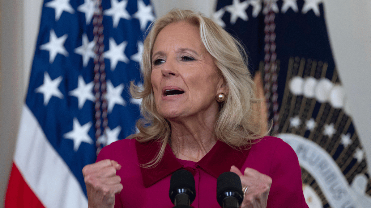 Image of Michelle Obama describes Jill Biden as 'the sister I never had.'