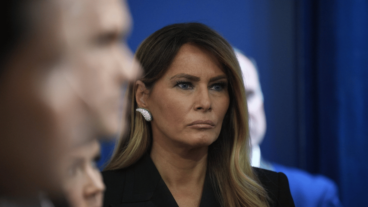 Photo of Despite the awkwardness, Jill Biden called Melania Trump after someone tried to assassinate the president in 2024.