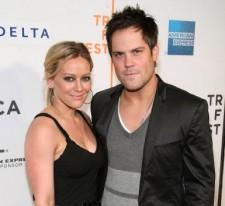 2010__02__Hilary_Duff_Mike_Comrie_feb19newsne 225&#215;206.jpg