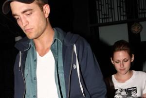 2011__03__Robert_Pattinson_Kristen_Stewart_March16newsnea 300×202.jpg