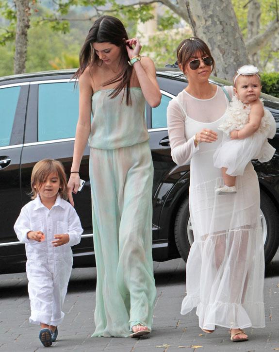 //kourtney_kardashian_net_worth_earnings_stack_