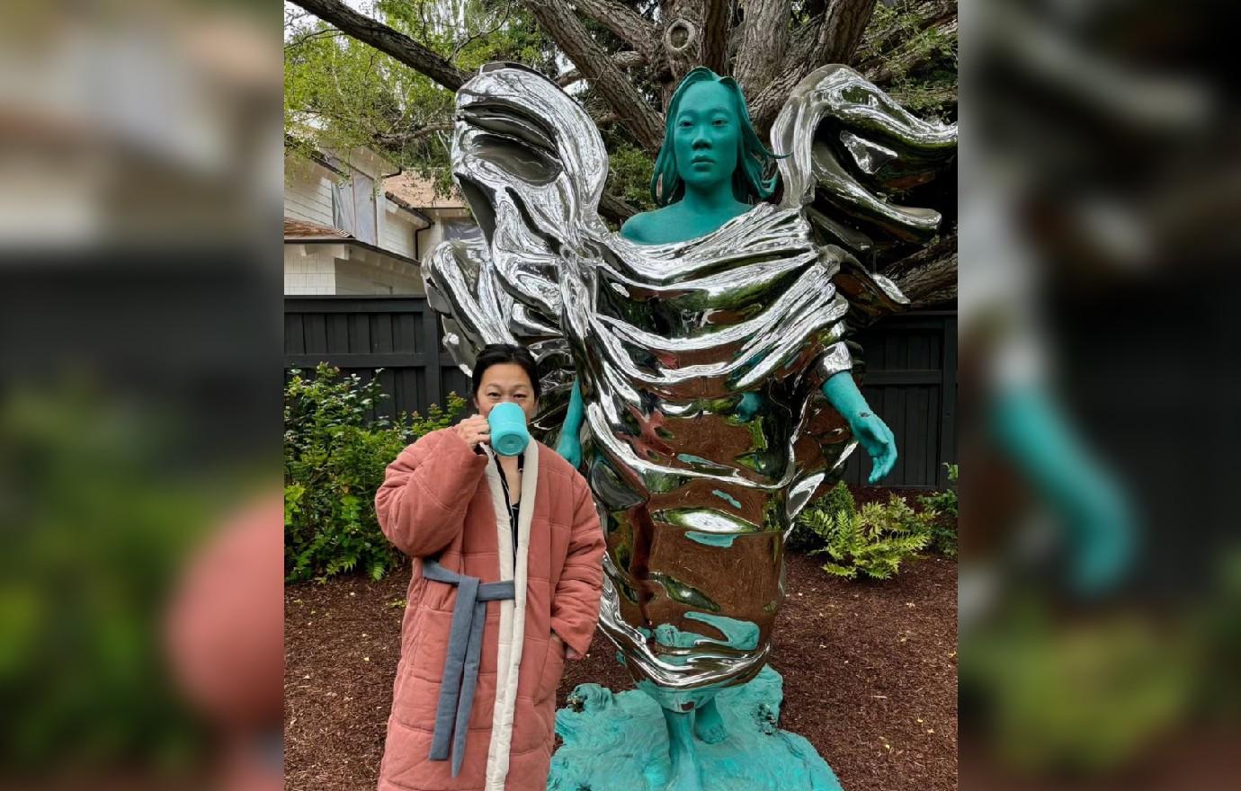 mark zuckerberg praised erecting massive statue wife yard