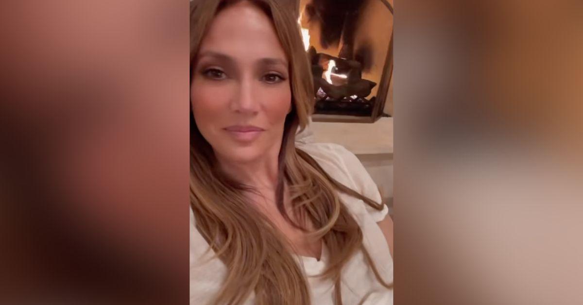 jennifer lopez christmas chic look