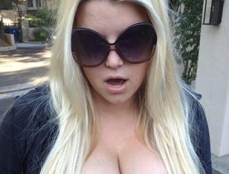 Jessica simpson june 23 001.jpg