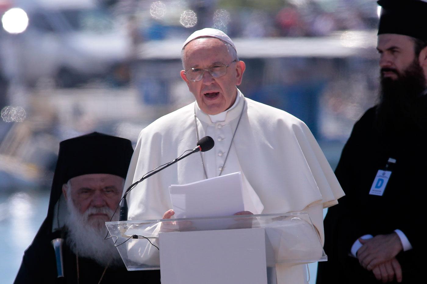 pope francis encourages breastfeeding in church 04