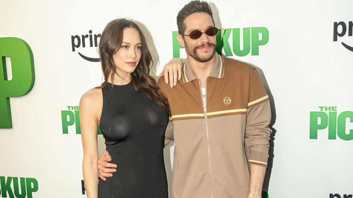 Photo of Elsie Hewitt and Pete Davidson