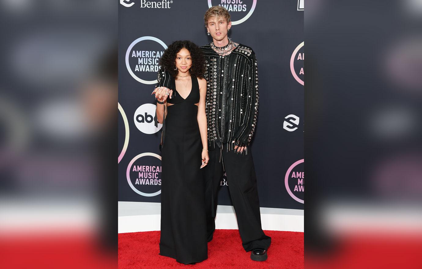 machine gun kelly attends american music awards daughter casie