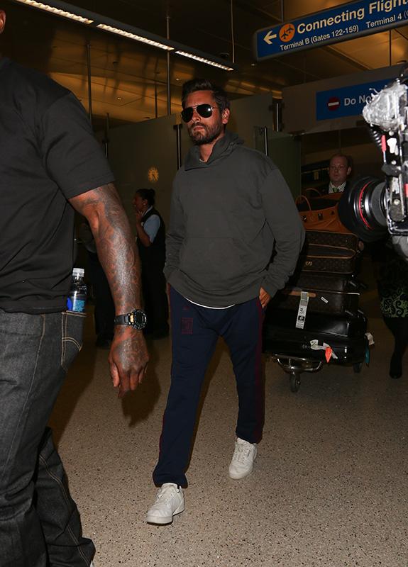 Scott Disick arrives to LAX after flying solo